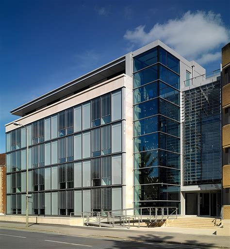 Engineering University 的图像结果