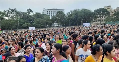 bengaluru: 1000 saree-clad women take to Bengaluru streets in sneakers ...