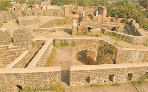 Relive The Yesteryears By Visiting This 10th Century Ausa Fort In Latur ...