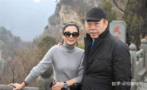 洪晃陈凯歌离婚31年，如今再看两人，才明白洪晃说的“道不相谋”