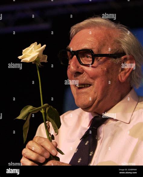 Comedian eric sykes hi-res stock photography and images - Alamy