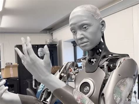 Human-Looking Robots 的图像结果