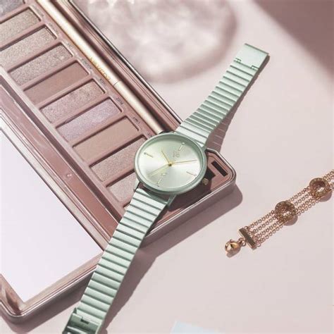 Fastrack Vyb Bliss Mint Green Dial Mint Green Strap Analog Watch - For ...