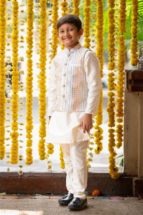 Ethnic Kurta With off white Embroidered Jacket And Pyjama – Kirti Agarwal