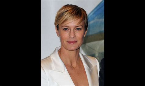 Robin Wright to direct romance drama 'Bingo'