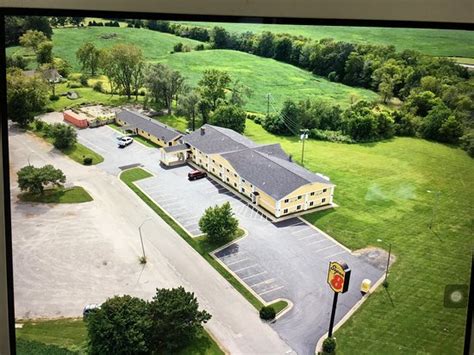 SUPER 8 BY WYNDHAM HIGGINSVILLE - 2026 Motel Reviews, Photos, Rate ...