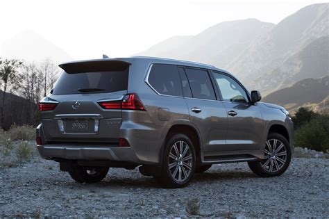 2016 Lexus LX 570 Gets Revised Look, More Technology