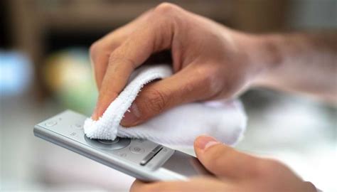 Cleaning Remote Control Buttons 的图像结果
