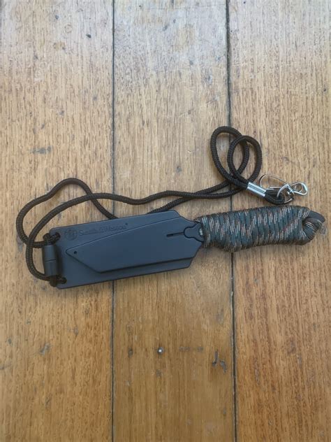 Smith & Wesson Knife: SW990TA Covert Tanto Neck Knife