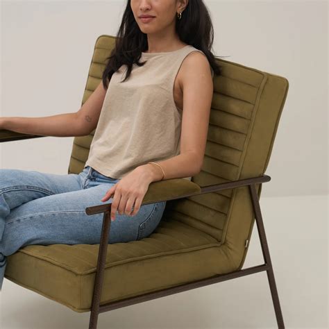 ZEPLIN LOUNGE CHAIR