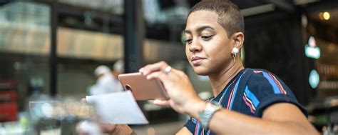 Sign Over a Check 的图像结果