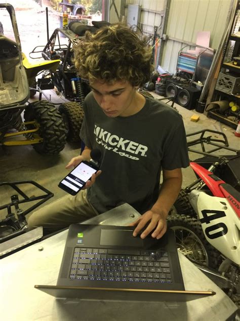 Off-Road Racing on The Record - Shure India