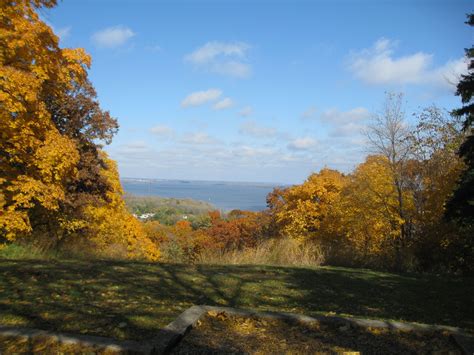 Grandview Drive in Peoria, IL | Overlooking the Illinois River