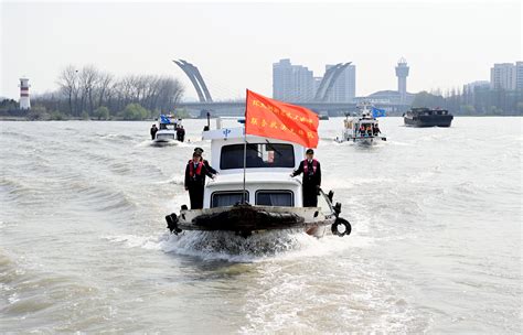 广西柳州：水上公交客流增长迅猛