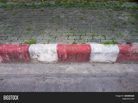 Yellow Marking On Curb Means at Milla East blog