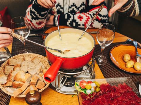 Classic Christmas Cheese Fondue