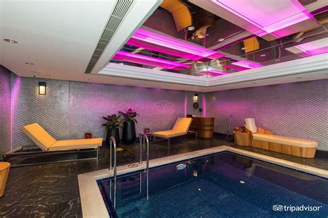 Mandarin Oriental, Hong Kong Pool: Pictures & Reviews - Tripadvisor