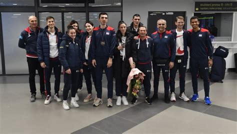 Novosti.rs | Galerija | ATLETIČARI STIGLI U SRBIJU: Osvajači medalja se ...