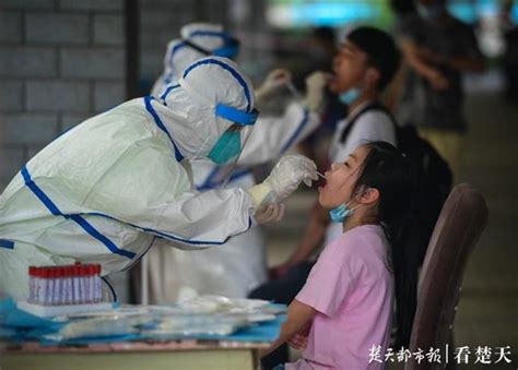 武汉多个小区开展免费核酸检测 优先排查曾有疫情小区_大楚网_腾讯网