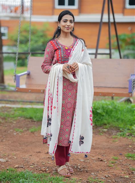 Chandrika Red Applique Ajrak Kurta Set – TheVanyas