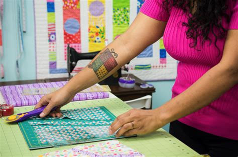 Crafty Gemini Tutorials Sewing Machine 的图像结果