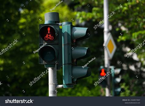 Local Red Sign 的图像结果