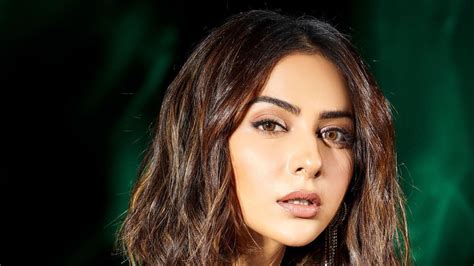 Rakul Preet Singh uses banana face masks and here's how to add the ...