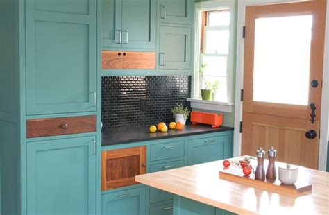 30 Kitchen Cabinets With Contrasting Colour Combinations
