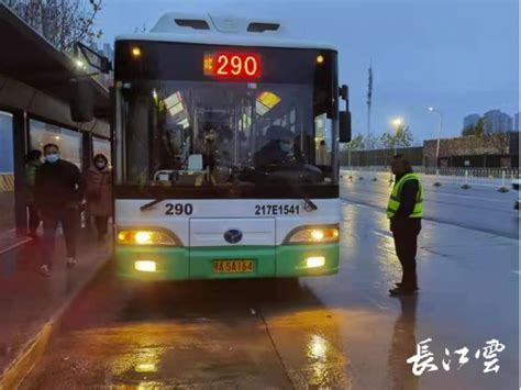 武汉再恢复27条公交运营 乘公交车请注意这3点