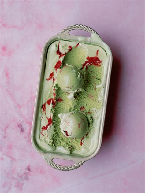 Matcha Strawberry Swirl Ice Cream - Coco et sel