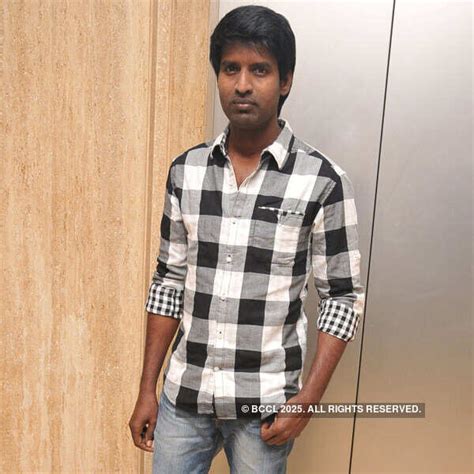 Soori arrives for the wedding reception party of VJ Ramya and Aparajith ...