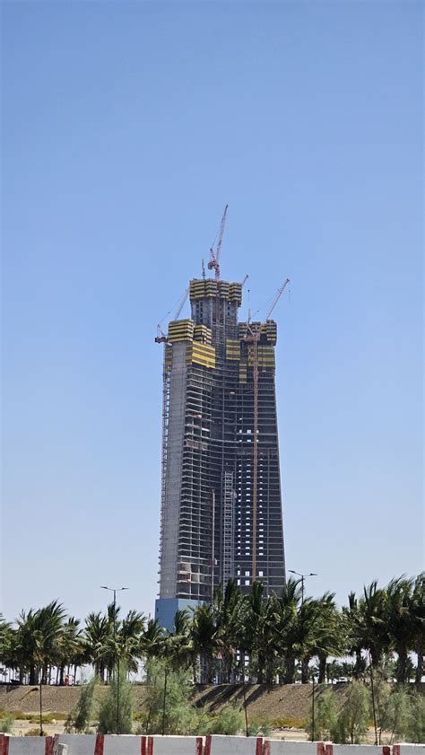 Archivo:Jeddah Tower in May 2025 after construction resumes.jpg - Wikipedia, la enciclopedia libre