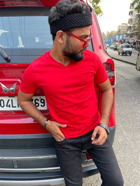 Red V neck Basic Tshirt – Likera