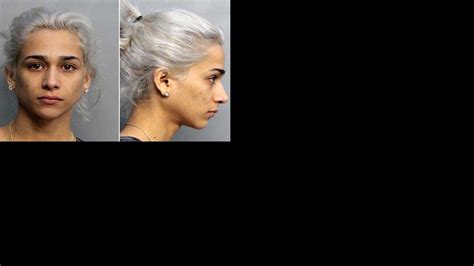 Mujer es acusada de drogar y robar miles de dólares en joyas a varios ...