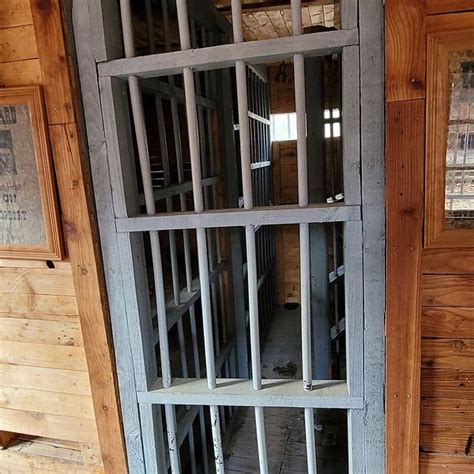 WILD BILLS WESTERN TOWN SHADOWHAWK - All You Need to Know BEFORE You Go ...