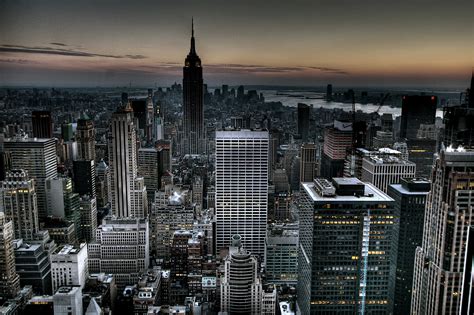 2015年5月7日美国纽约市摩天大楼对云天空高清图片下载-正版图片503620443-摄图网