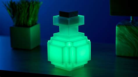 Minecraft x The Noble Collection: Illuminating Potion Bottle Preview