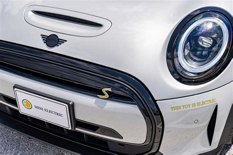 MINI Cooper SE Convertible One-Off (07/2022).