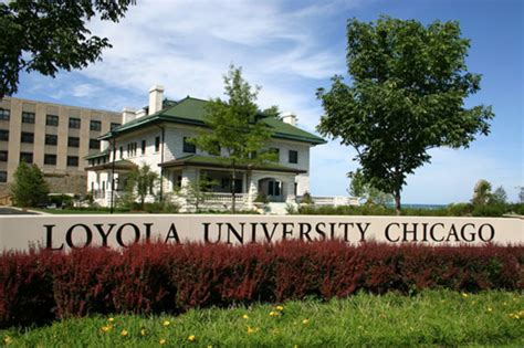 Loyola University Chicago (LUC) (Chicago, USA) - apply, prices, reviews | Smapse
