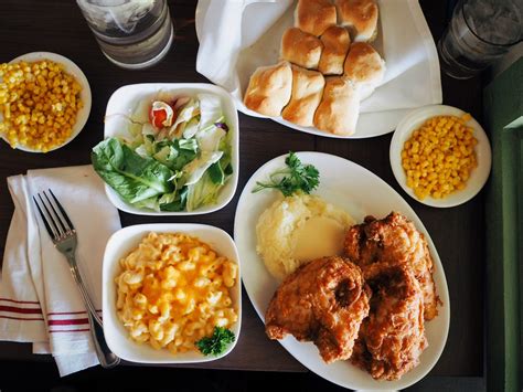 Why We Love Eating at Knott's Berry Farm | Hungry In LA