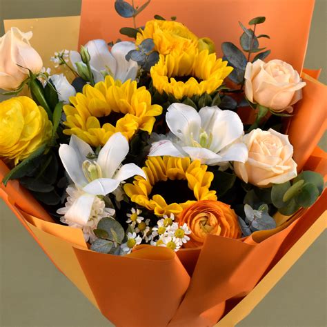 Online Graceful Mixed Flower Bouquet Gift Delivery in Singapore - FNP