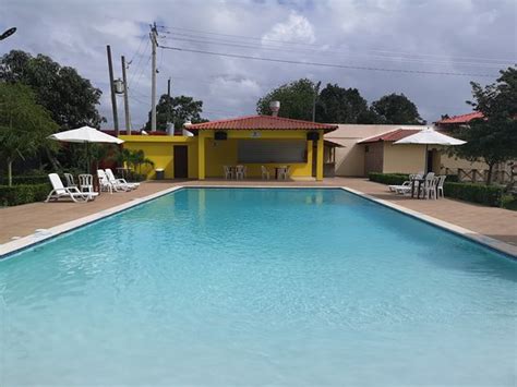 HOTEL RANCHO GUACAMAYOS (Bonao) - Lodge Reviews, Photos, Rate ...