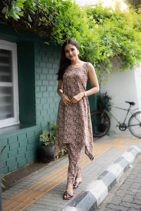 Maroon Kalamkari printed Asymmetrical Set – label.ishika