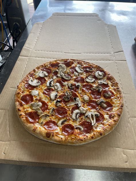 Stretched a hard as fuck dough what did you think of the result? : r ...