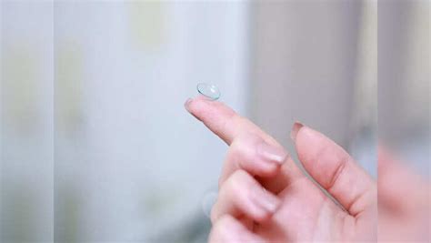 Contact lens: కాంటాక్ట్‌ లెన్స్‌ వాడే వాళ్లు ఈ జాగ్రత్తలు పాటించకపోతే ...