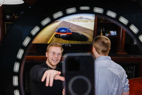 Live Stream Tell Me What to Do 的图像结果