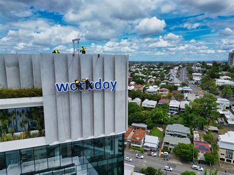 High Level Building Signage 的图像结果