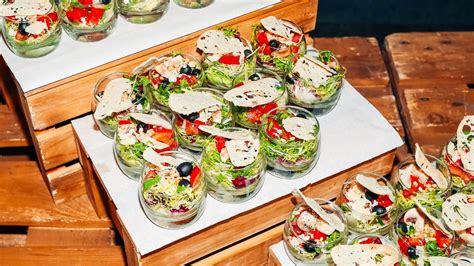Types of Ready-Made Party Salads and the Benefits of Ordering Them