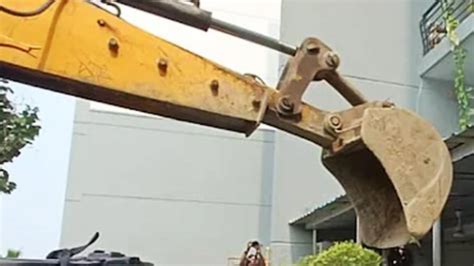 Grand Omaxe Society में फिर चला बुलडोजर, जानें वजह - short-videos AajTak