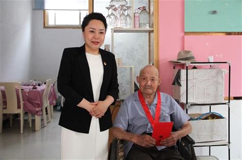 永城市委统战部部长胡淼看望慰问老党员和离休老干部